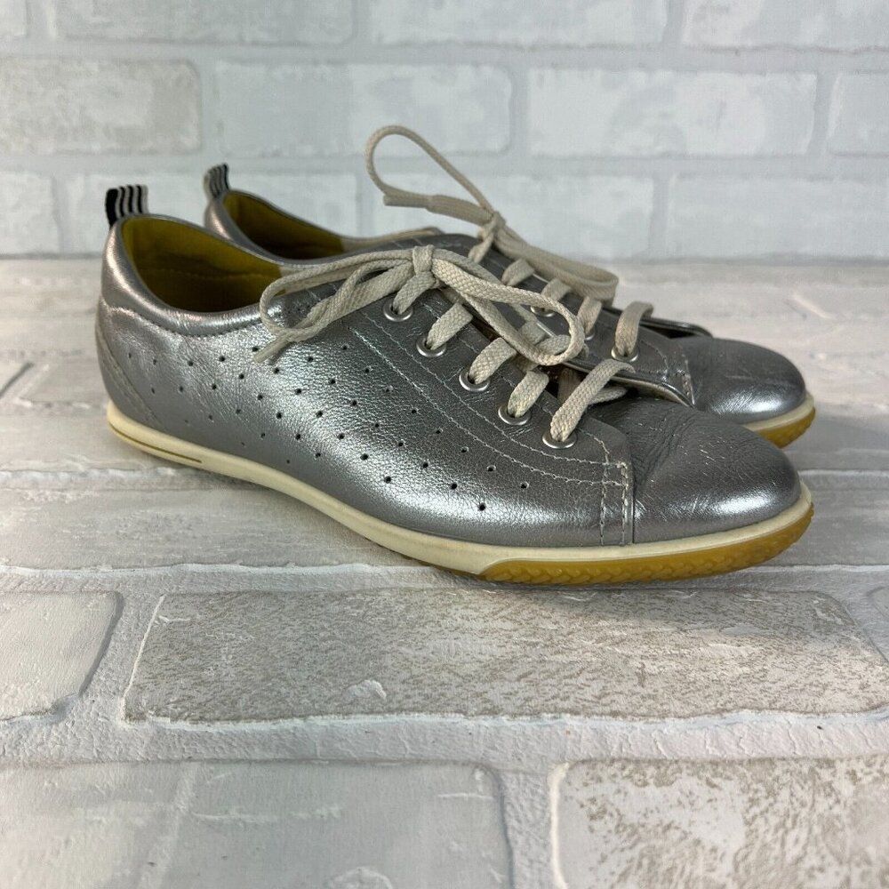 Ecco Sneakers Womens 38 Metallic Silver Leather Lace Up 7 7.5